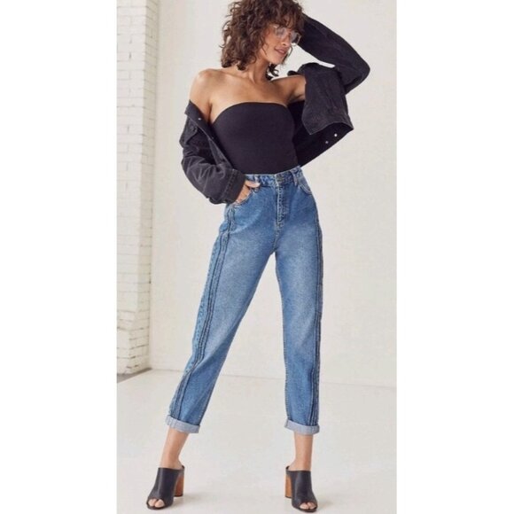Urban Outfitters Denim - BDG / Urban Outfitters Pintuck Tapered Mom Jeans Medium Wash Size 27